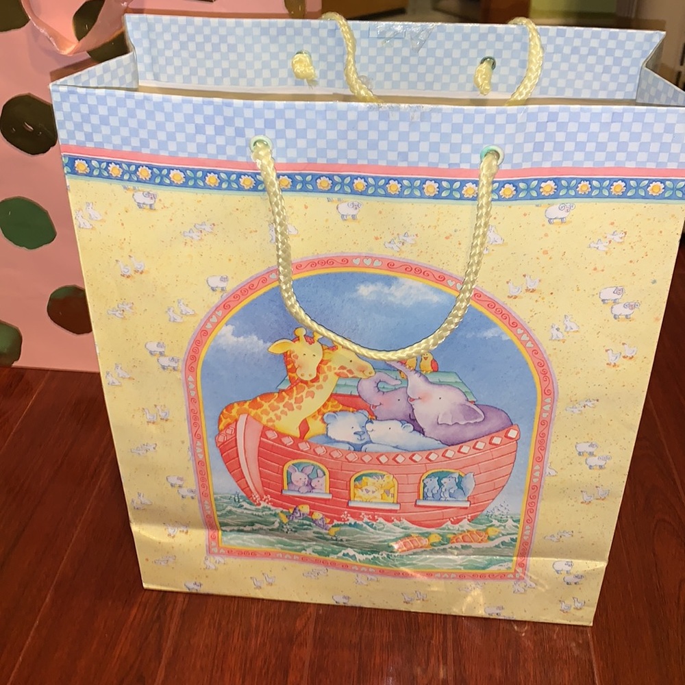 3 hallmark gift bags - Picture 12 of 14
